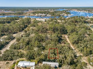 606 6th St SE, Carrabelle, FL 32322