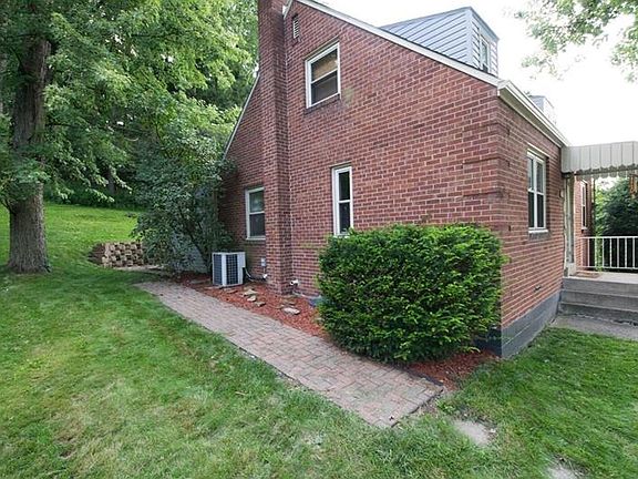 3rd image of 1089 Greenlawn Dr