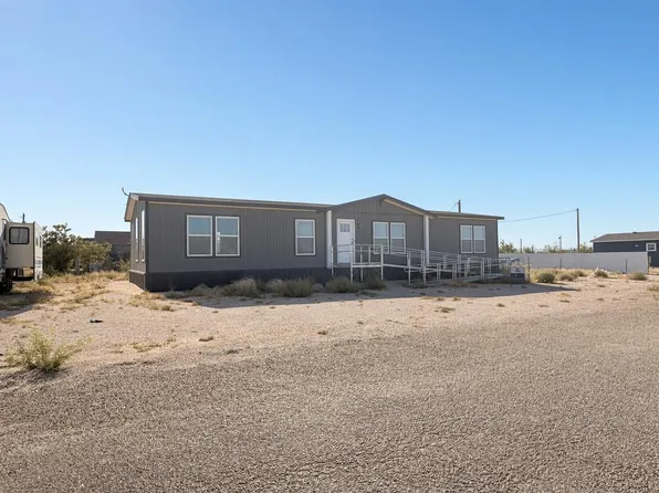 713 W 6th St, McCamey, TX 79752