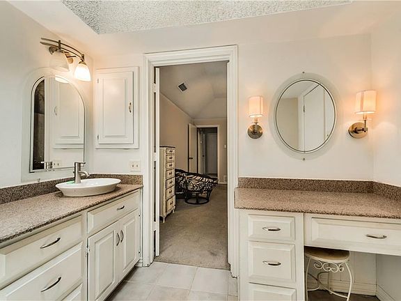 5th image of 621 Pebblecreek Dr