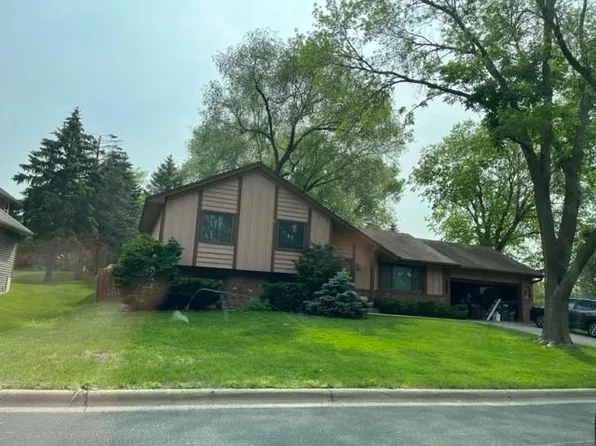 301 Swanson Cir, Burnsville, MN 55306