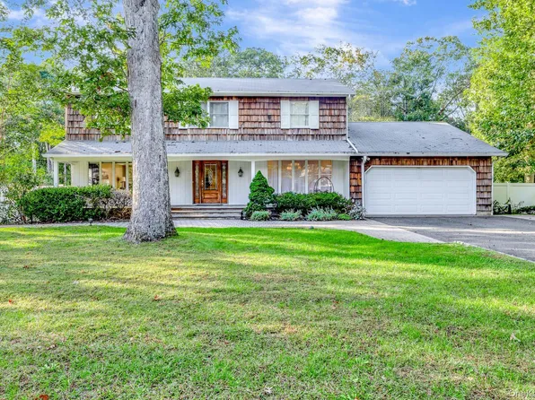 44 Twixt Hills Road, Saint James, NY 11780