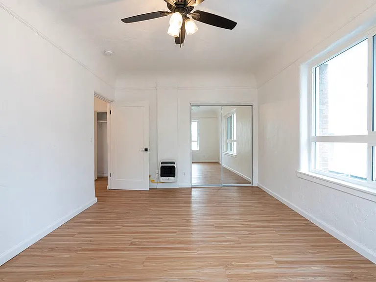 1665 N Sycamore Ave — Photo 31