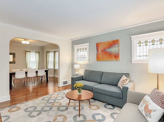 4th image of 832 S Lyman Ave