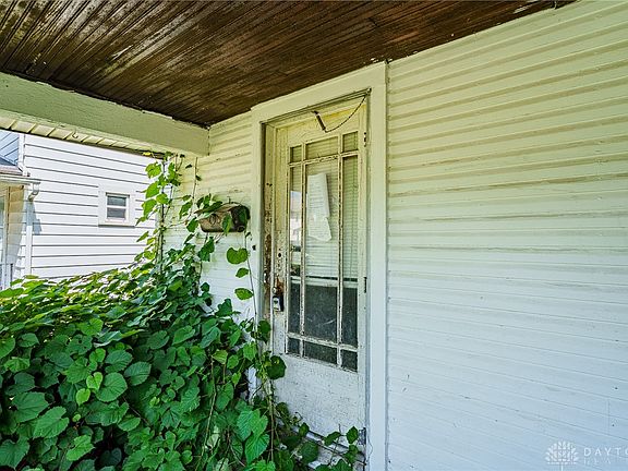 4th image of 820 E Northern Ave