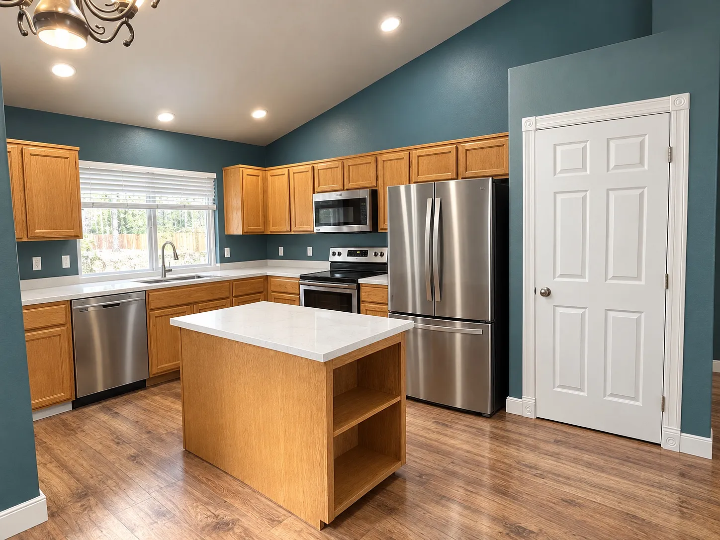 3 bed, 1350 sqft, $2,500 — Photo 4
