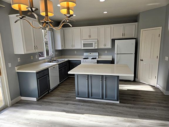2nd image of 550 Regency Park Cir