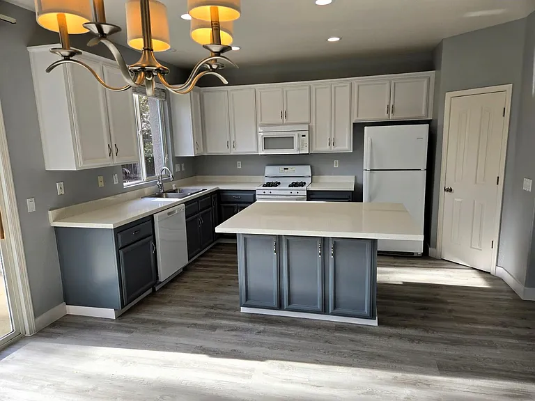 550 Regency Park Cir — Photo 2