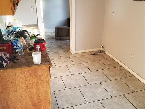 4th image of 5211 Bonnell Ave