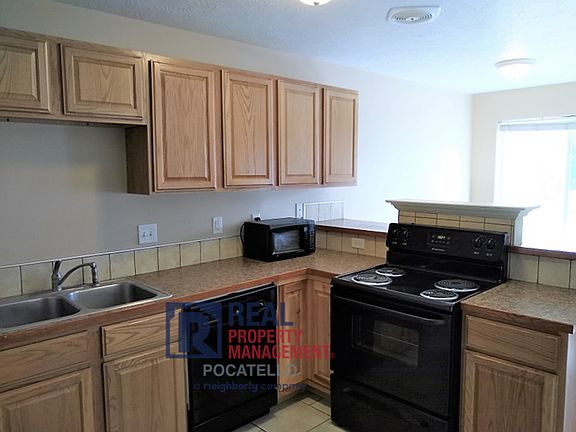 4th image of 1592 Zener St APT A