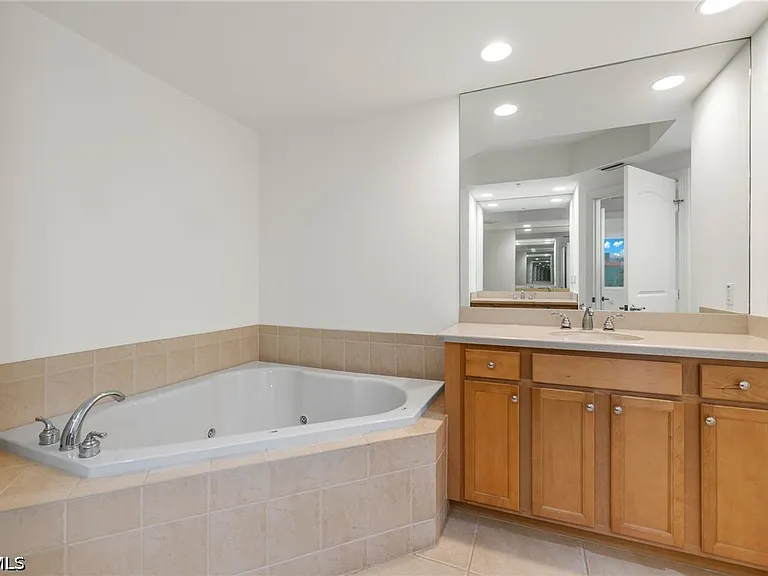 2090 W 1st St #810 — Photo 19