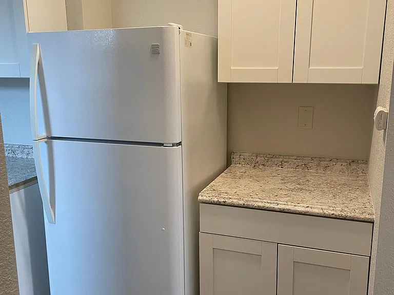 114 Broadway Ave N #1 — Photo 5