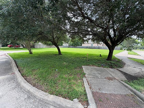3rd image of 9002 Cliffwood Dr