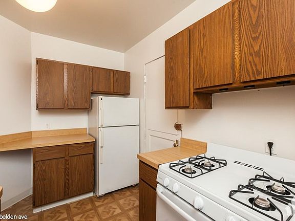2nd image of 428 W Belden Ave #127