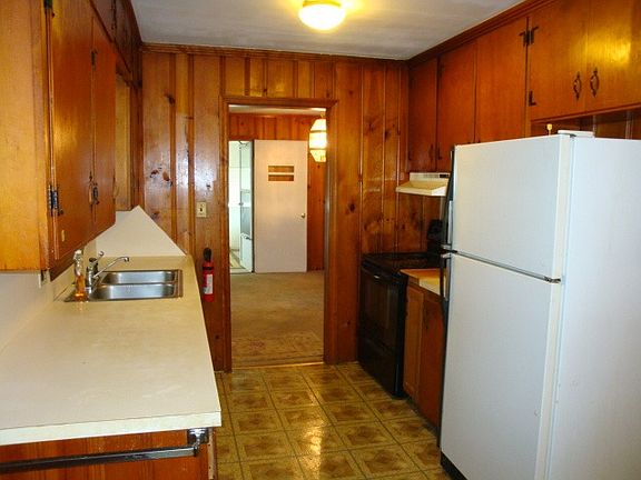 3rd image of 900 Granville Dr
