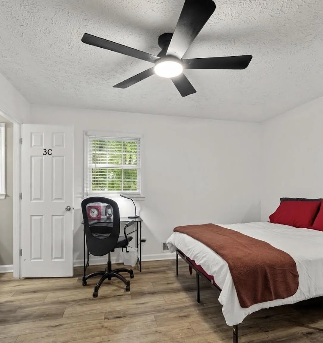 4 bed, 3.0 bath, 2228 sqft, $1,230 — Photo 1