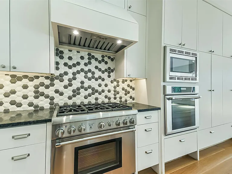815 Alexander St — Photo 21