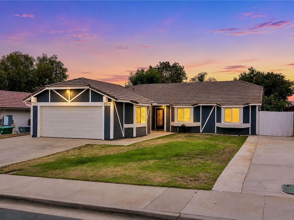 1st image of 23235 Sonnet Dr