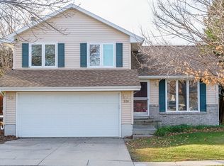 526 Zelda Dr NW, Cedar Rapids, IA 52405