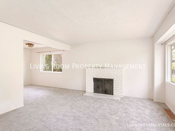 4th image of 3740 SE Tibbetts St