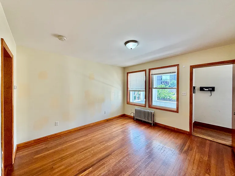 18 Bigelow St #16 — Photo 6