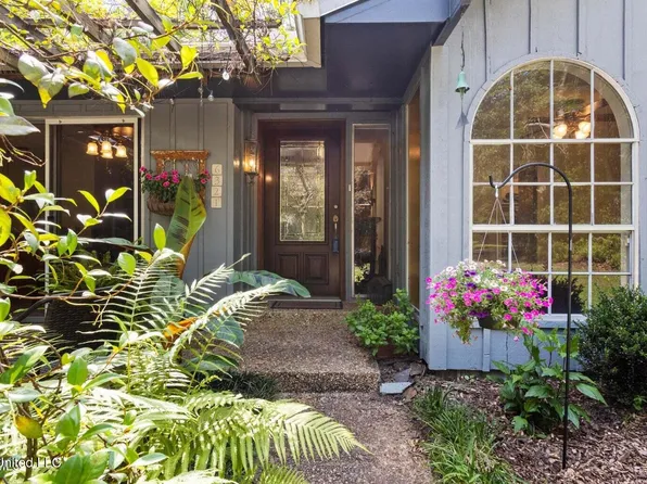 6321 Poco Rd, Ocean Springs, MS 39564