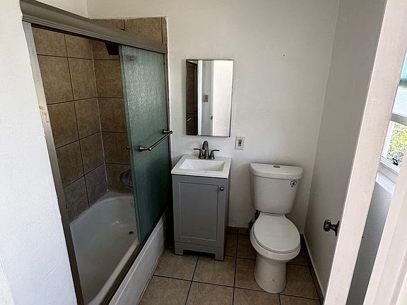 5th image of 3940 Dobinson St