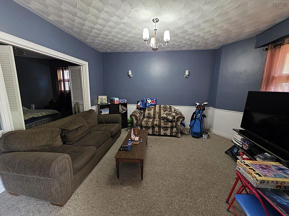 5th image of 193 Park St