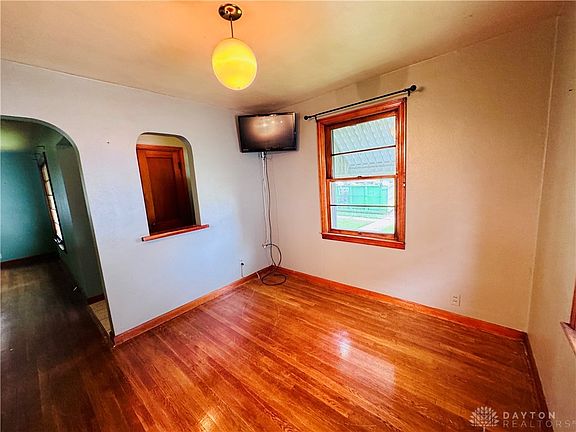 5th image of 829 Cottage Ave