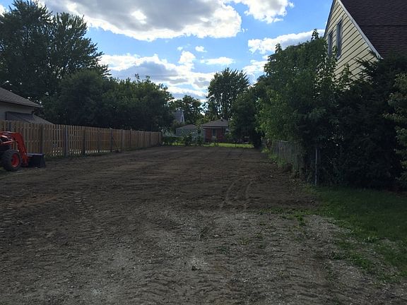 3rd image of 25931 Fern St