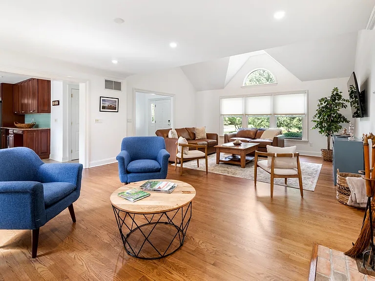 9 Eisenhower Dr — Photo 6