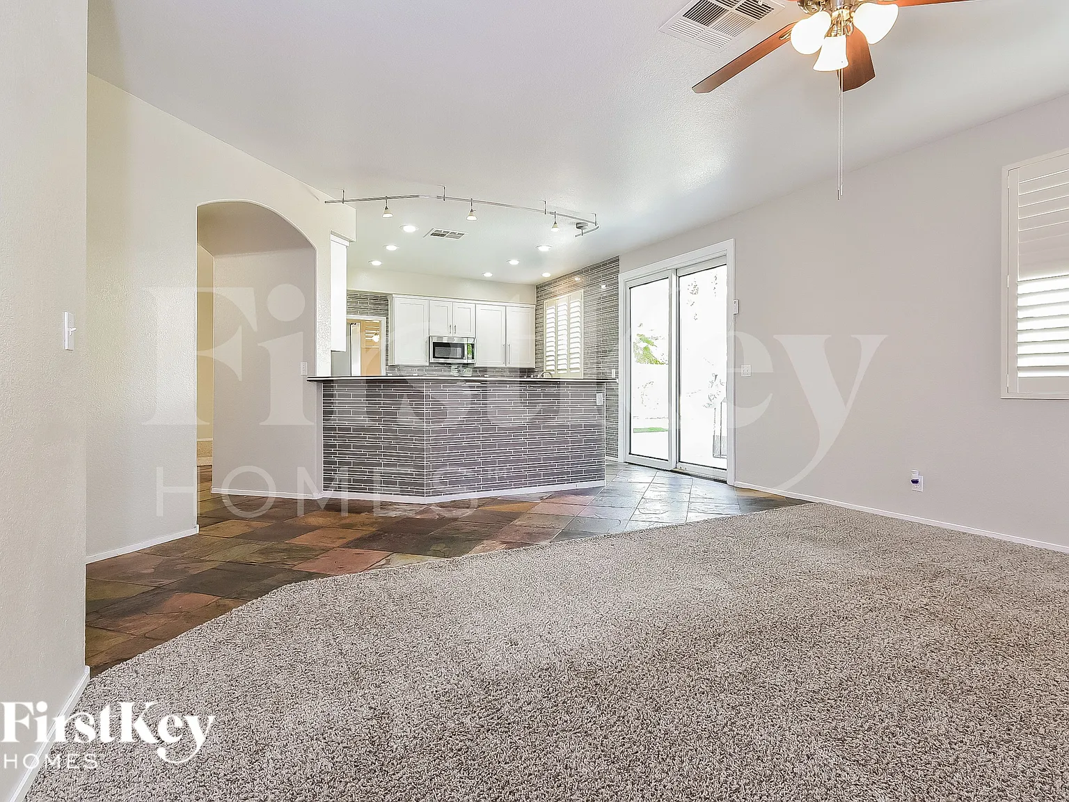 5 bed, 2.0 bath, 2322 sqft, $2,975 — Photo 4