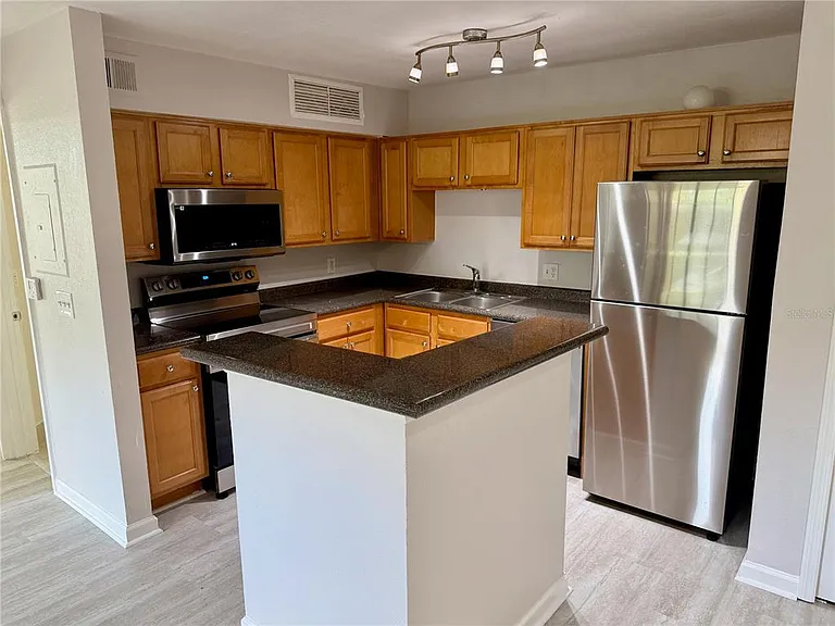 375 Lake Ontario Ct #203 — Photo 4
