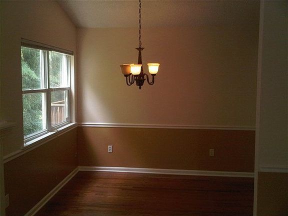5th image of 1102 Greenwich Dr