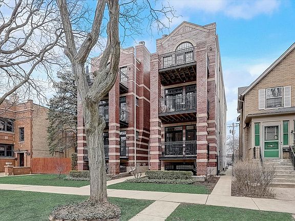 2nd image of 2226 W Morse Ave #1E