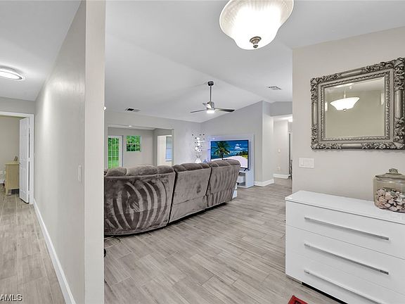 4th image of 22662 Fountain Lakes Blvd