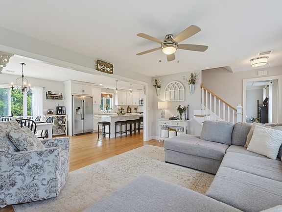 3rd image of 21 Windward Way