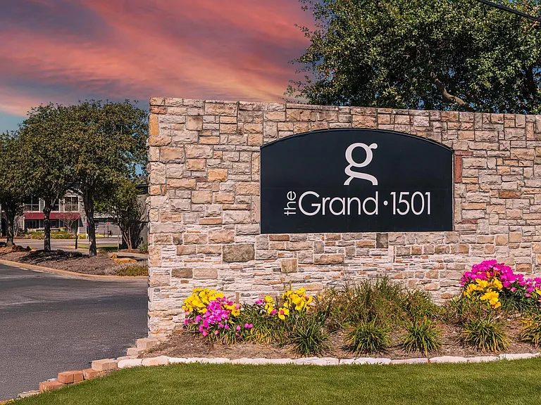 The Grand 1501 — Photo 16
