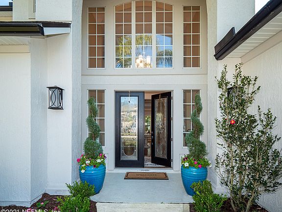 3rd image of 332 N Sea Lake Ln