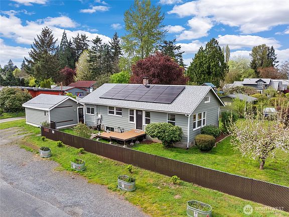 2nd image of 827 Boulevard Road SE