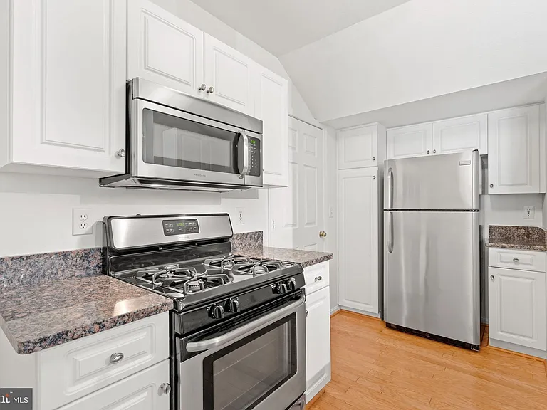 4525 Superior Sq #4525 — Photo 10