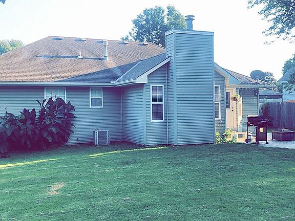3rd image of 305 E Lawn St
