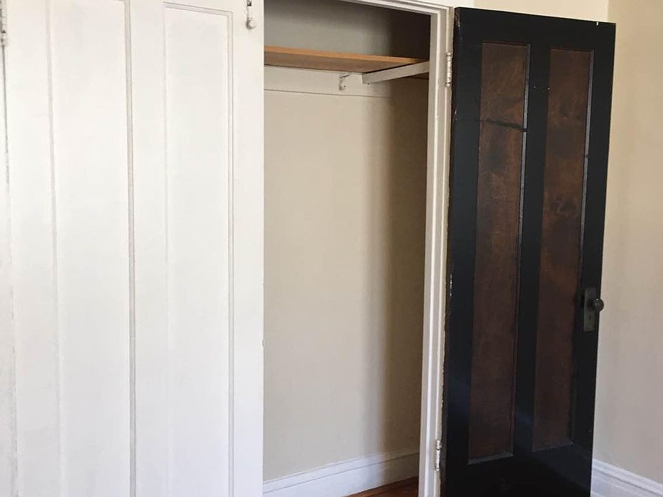 2nd image of 3121 N Hamlin Ave #2C