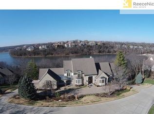 10540 S Highland Ln, Olathe, KS 66061