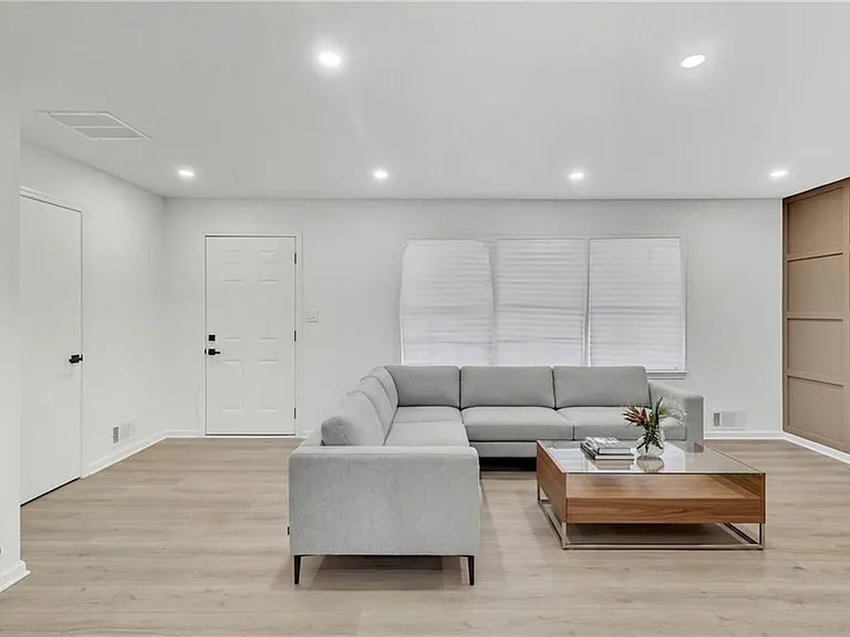 3296 Columbia Woods Dr — Photo 10