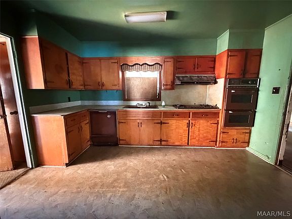 5th image of 2806 Camellia St