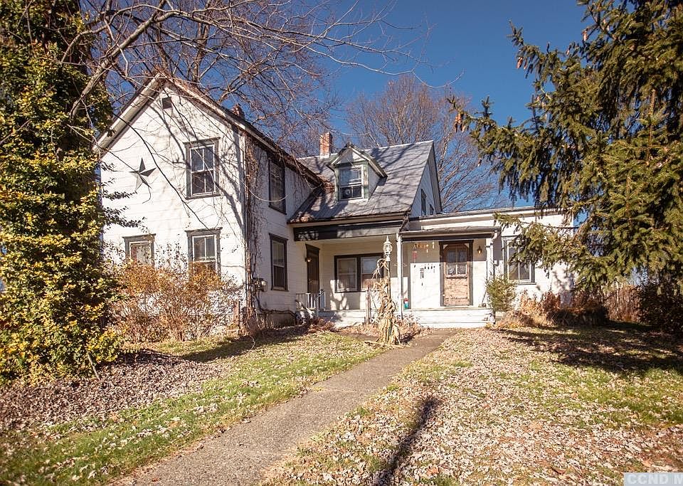 Beautiful Dutchess Country Home Comes with 17-Acre Farm and