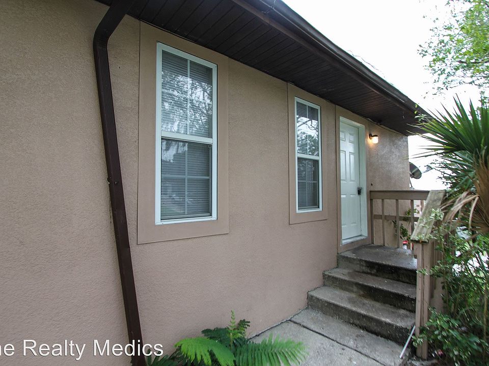 1st image of 711 Pine Ln
