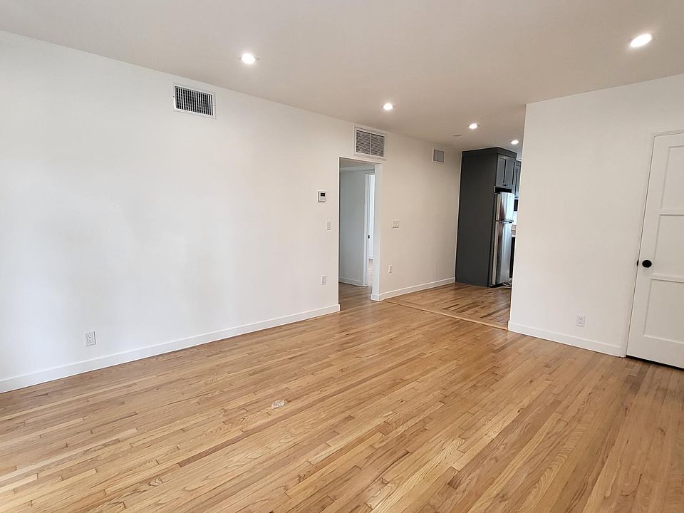 1st image of 1915 10th St