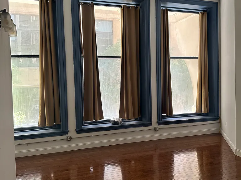 1033 Chestnut St #2 — Photo 1